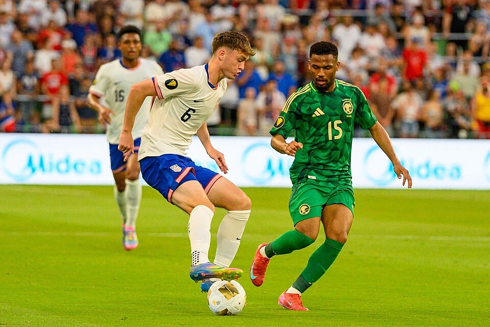 JACK MCGLYNN OF THE UNITED STATES CONTROLS THE BALL AGAINST AYMAN YAHYA OF SAUDI ARABIA DURING A 2025 CONCACAF GOLD CUP MATCH AT Q2 Stadium ON JUNE 19, 2025 IN AUSTIN, TEXAS